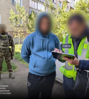 Затримали чернівецьку лікарку, яка за 6000 доларів допомагала чоловікам виїжджати за кордон