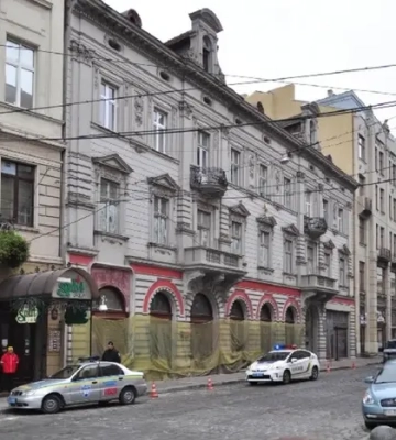 На одній з вулиць Львова інспектори з паркування виписали понад 17 тисяч штрафів