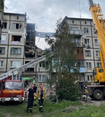 Окупанти вдарили по багатоповерхівці на Донеччині: є поранені