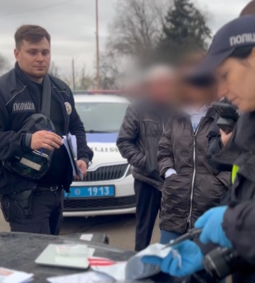 У Києві 18-річний хлопець потрапив на лаву підсудних за обвинуваченням у збуті наркотиків