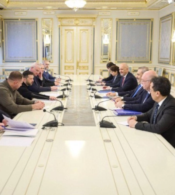 Глава МЗС Туреччини заявив у Києві: Війна наближається до переломного моменту