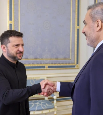 Глава МЗС Туреччини заявив у Києві: Війна наближається до переломного моменту