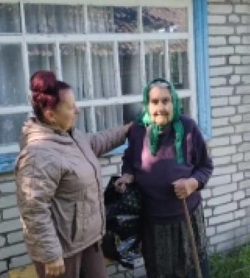 У селі на Волині привітали довгожительку з 93-річчям