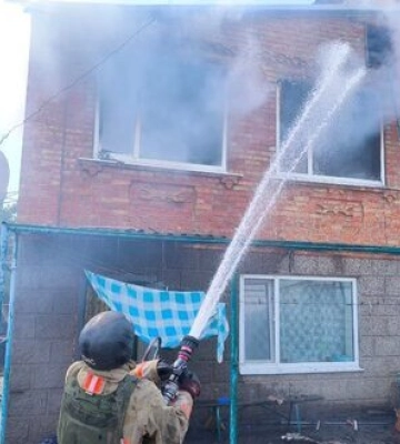 Росіяни атакували два райони Дніпропетровщини: пошкоджено будинки, підприємства, пожежну частину та газогін. ФОТОрепортаж