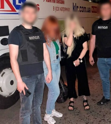 Поліцейські Харківщини затримали жінку, яка переправляла дівчат до Німеччини для сексуальної експлуатації