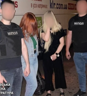 Поліцейські Харківщини затримали жінку, яка переправляла дівчат до Німеччини для сексуальної експлуатації