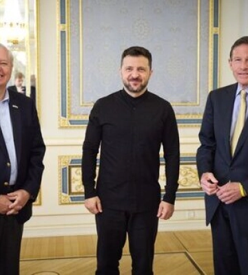 Зеленський зустрівся з сенаторами Гремом та Блюменталем, які ініціювали законопроєкт про нові санкції проти Росії