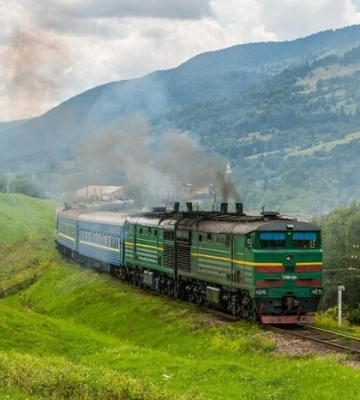 «Укрзалізниця» екстрено змінила розклад потягів через Карпати