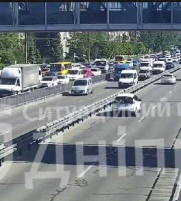 Рух у центр паралізовано: у Дніпрі через ДТП виник затор