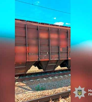 На Полтавщині внаслідок ураження електричним струмом на вагоні потягу постраждав хлопець