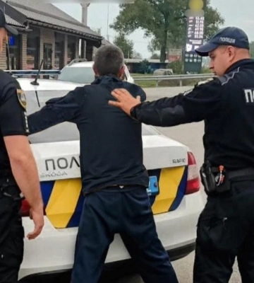 Під Києвом чоловік прийшов влаштовуватися на роботу і взяв авансом Mercedes керівника