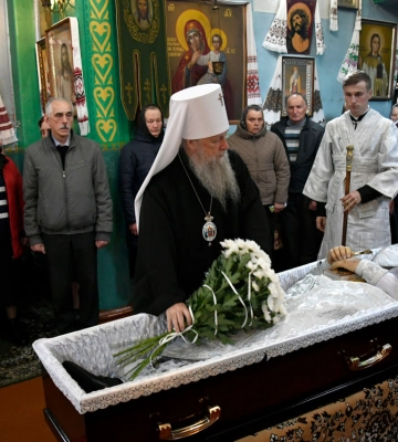 На Волині померлого священника відспівали у храмі, у якому він служив все життя