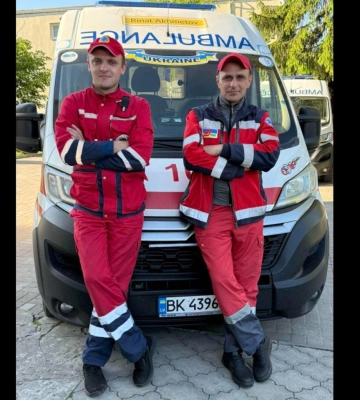 Спільна боротьба за життя: перехожі та медики врятували чоловіка на Рівненщині