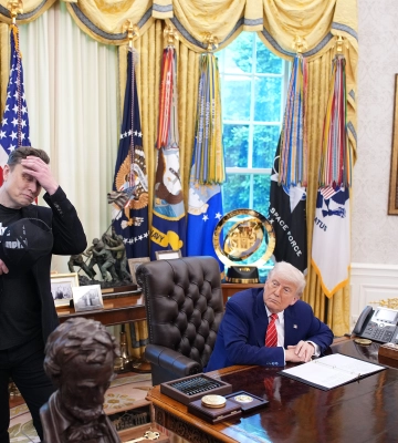 Трамп відзначив останній день Маска в DOGE інтригуючим подарунком