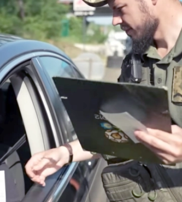 Поліція затримала журналіста hromadske в таксі: його відвезли до ТЦК, зв'язку немає
