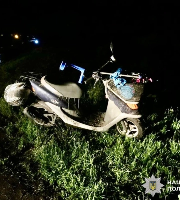 ДТП на Київщині: літній водій скутера помер у машині швидкої дорогою до лікарні