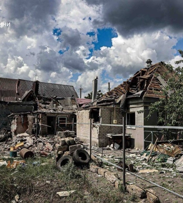 7 людей постраждали через удар КАБів по передмістю Харкова, є руйнування. ФОТОрепортаж