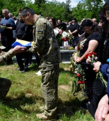 Берегово попрощалося з полеглим Героєм: старший солдат Олександр Росоха віддав життя за Україну