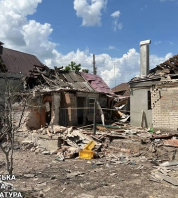 7 людей постраждали через удар КАБів по передмістю Харкова, є руйнування. ФОТОрепортаж
