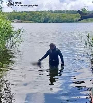 На Кіровоградщині водолази ДСНС дістали з річки тіло потопельника