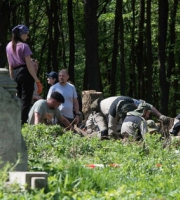 Що знайшли археологи під час ексгумації жертв Волинської трагедії