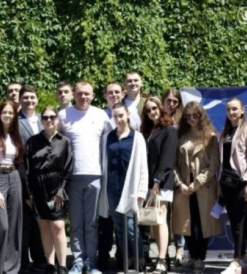 &quot;Кава без краваток&quot;: На Закарпатті молодь обговорила права дитини з Представником Омбудсмана