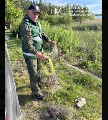 У водосховищах Рівненщини вилучили 80 метрів браконьєрських сіток