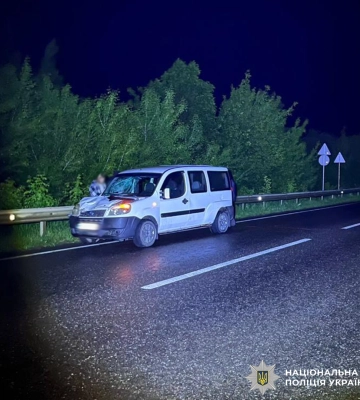 На Львівщині автомобіль збив молоду жінку, яка потрапила до лікарні, - поліція