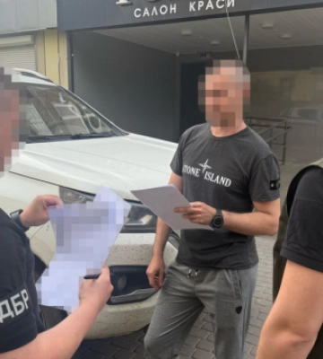 Командир відділення та водій привласнили понад 1 тисячу літрів пального військової частини на Донеччині