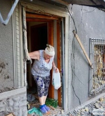 Рашисти вдарили "шахедами" по Запоріжжю: поранено жінку, пошкоджено об’єкти критичної інфраструктури та будинки. ФОТОрепортаж