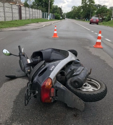 На Київщині легковик під час обгону збив 65-річну жінку на скутері, - поліція
