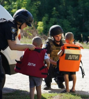 «Дітям не місце під КАБами» – на Дніпропетровщині оголошено другу хвилю примусової евакуації
