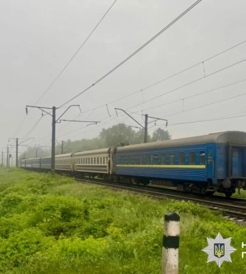На Київщині пасажирський потяг збив літнього чоловіка, який загинув на місці