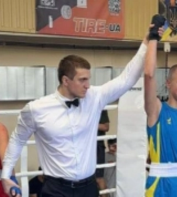 Херсонський боксер Артемій Луценко здобув перемогу на турнірі в Миколаєві, присвяченому пам’яті захисника України Віктора Антоновича