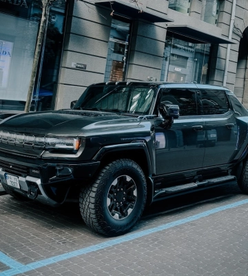 1000-сильный великан: в Киеве появился электрический пикап Hummer за $112 000 
