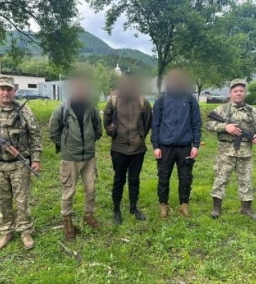 На Закарпатті врятували трьох туристів з Дніпра, що заблукали в горах