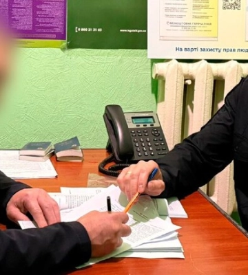 Окупанти вдарили по селищу Печеніги на Харківщині: виникли пожежі