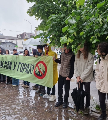 В Ужгороді активісти вимагали від екоінспекції провести перевірку на Полонині Руні