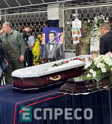 В Киеве прощаются с телеведущим и шоуменом Максимом Нелипой, который погиб на фронте