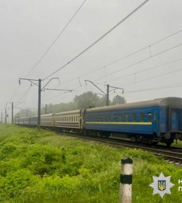 На Київщині пасажирський потяг збив літнього чоловіка, який загинув на місці