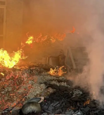 На Чернігівщині спалахнула масштабна пожежа після російського удару