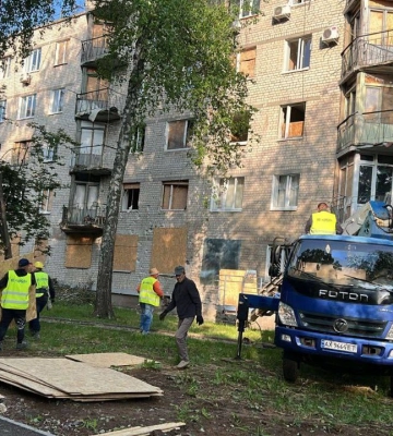 Внаслідок обстрілу Куп’янська отримала поранення жінка, пошкоджено багатоповерхівку