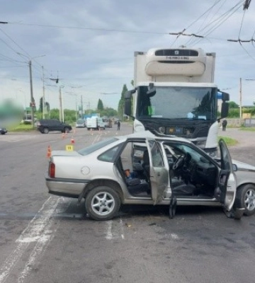 У Луцьку внаслідок ДТП з вантажівкою загинуло подружжя, травмовані двоє дітей