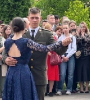 Для 63 курсантів Острозького військового ліцею востаннє пролунав святковий дзвінок. ФОТО