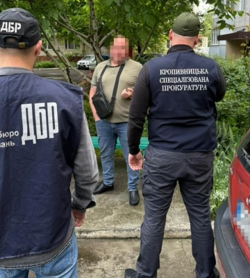 Відстрочка за сім тисяч доларів: на Черкащині діяла схема фіктивного бронювання — ДБР