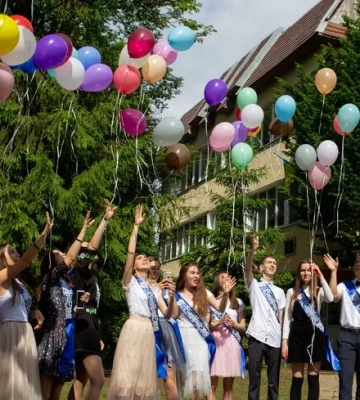 Випускники шкіл Херсона отримуватимуть свідоцтва з відзнакою в Києві