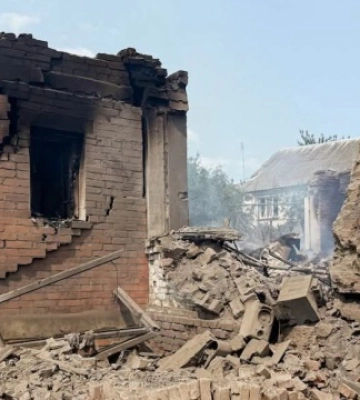 Рашисти вдарили КАБами по с.Хотінь на Сумщині: пошкоджено лікарню, церкву та будинки. ФОТОрепортаж