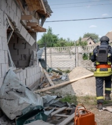 У Сумах показали наслідки удару РФ по житловому масиву