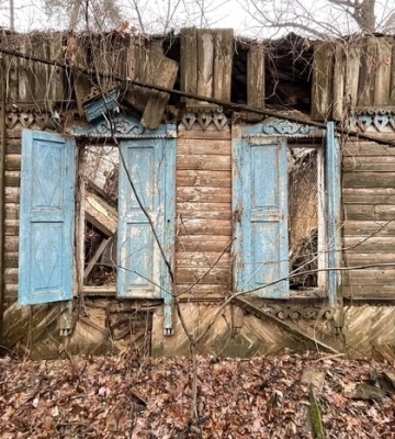 У Пущі-Водиці розібрали 125-річну дерев’яну дачу