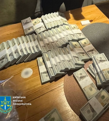 У Києві затримали двох чоловіків, які продавали посаду директора держпідприємства